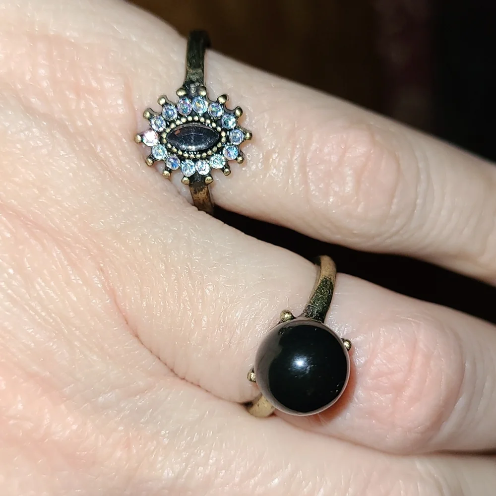 Lot of 2 Fashion Jewelry Rings Resin Brass-tone Finish, Black Faux Pearl Bead - Picture 2 of 6